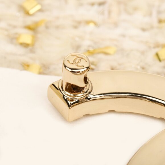 CHANEL Exquisite Diamond-encrusted Brooch - Picture 6 of 7